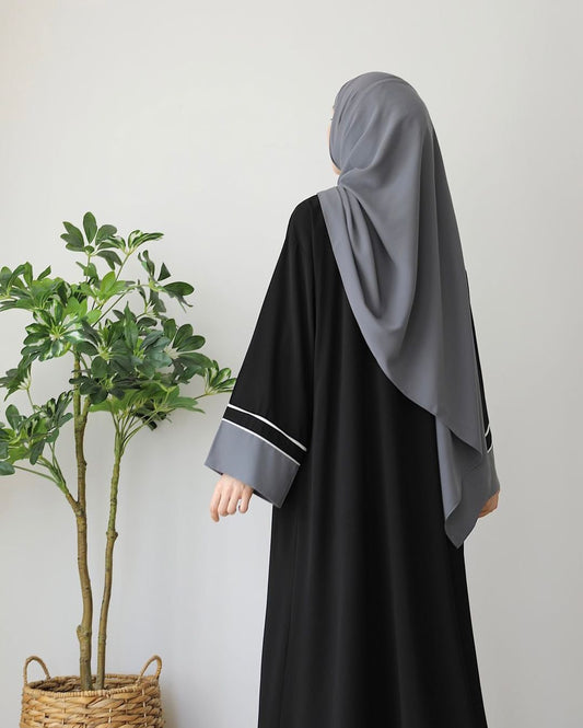 Lahzaa Front Zip Abaya with Stoller