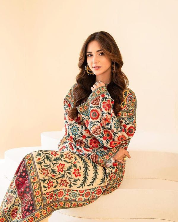 Apsaraa 2-Piece Kurta and Trouser Set