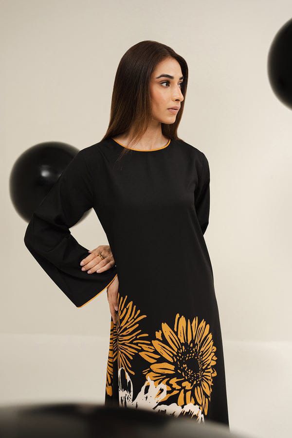 Naqsh-e-Hayat 2-Piece Kurta & Trouser Set