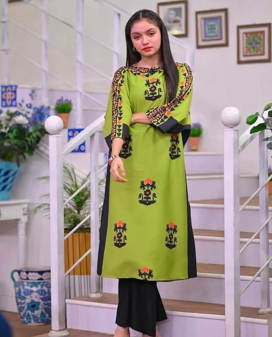 Sabz-e-Gulzaar 2-Piece Kurta & Trouser Set