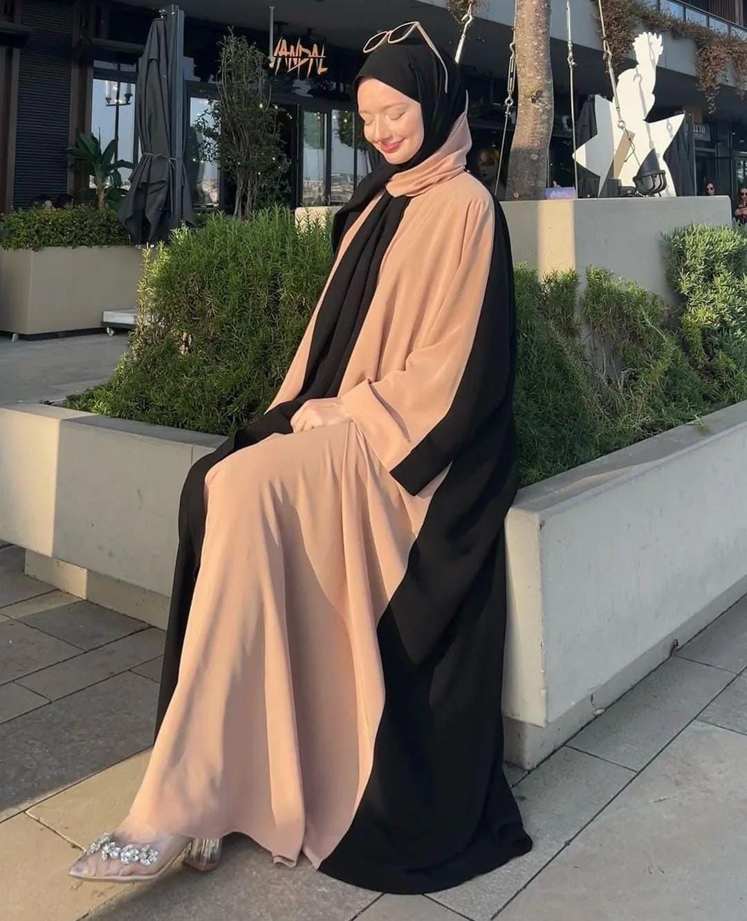 Mahroosh Two Color Abaya with Stoller