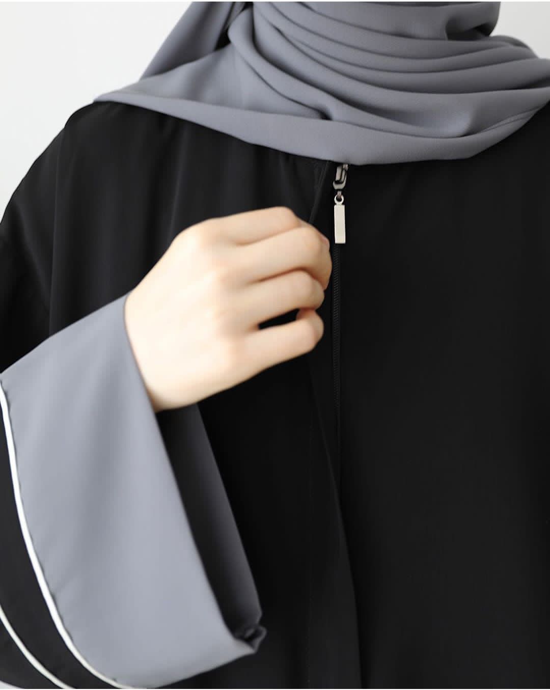 Lahzaa Front Zip Abaya with Stoller