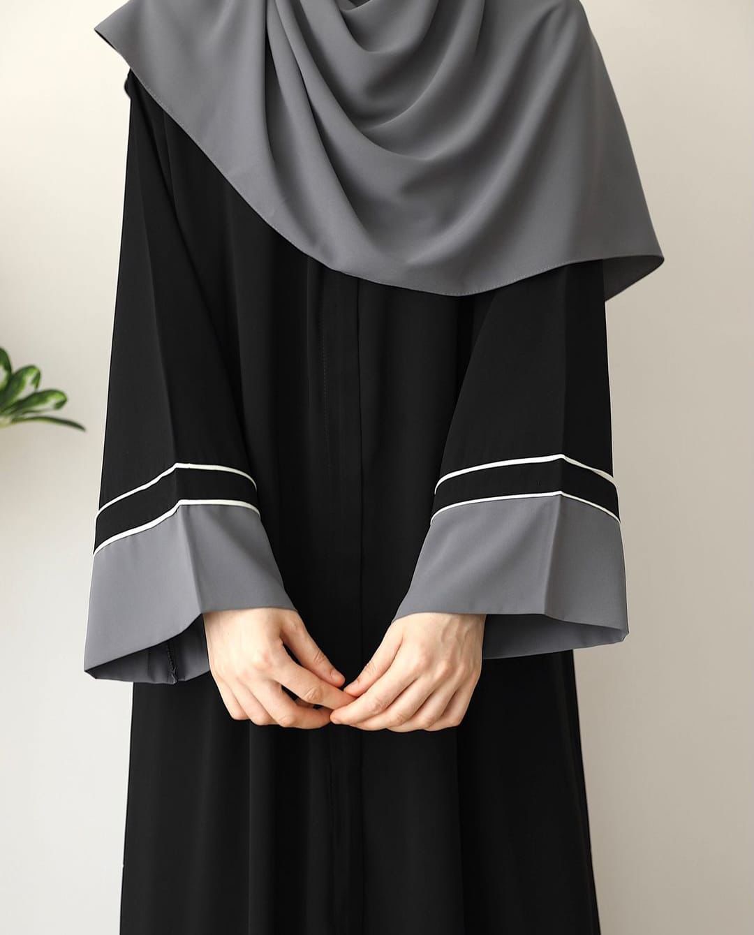 Lahzaa Front Zip Abaya with Stoller
