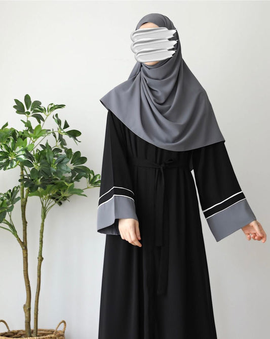 Lahzaa Front Zip Abaya with Stoller