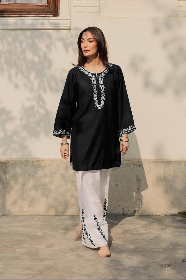 Husn-e-Zar 2-Piece Embroidered Suit