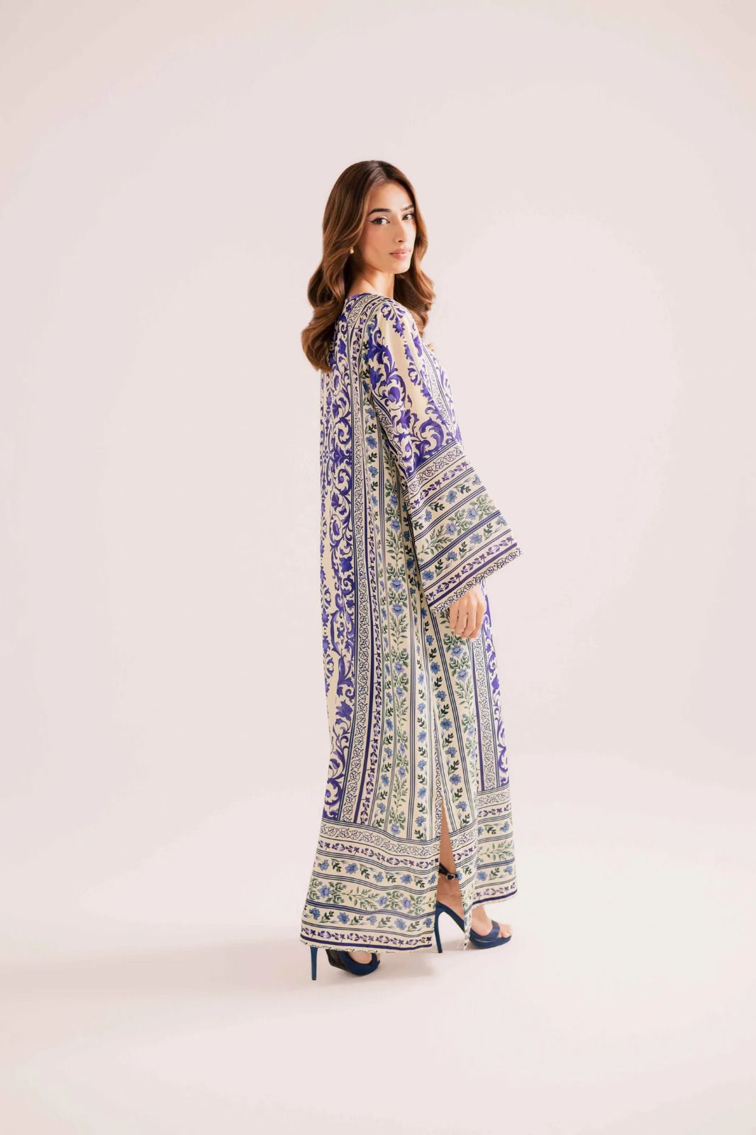 Gul-e-Raaz 2-Piece Kurta & Trouser Set