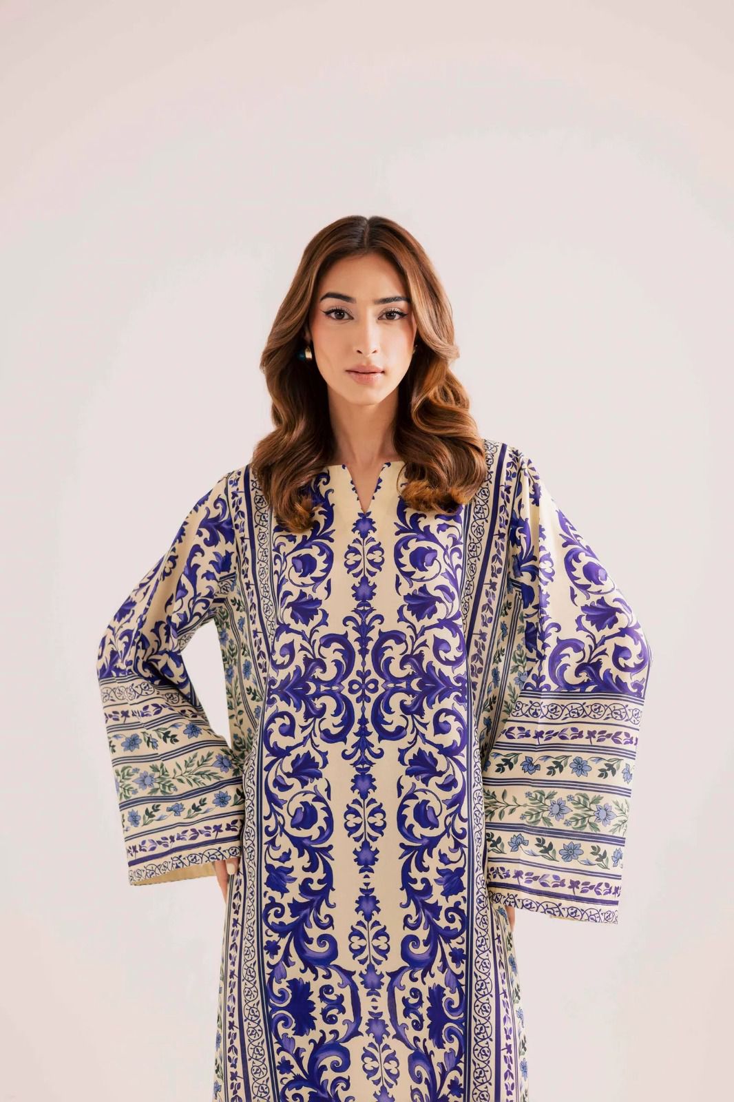 Gul-e-Raaz 2-Piece Kurta & Trouser Set