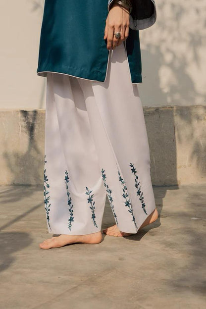 Husn-e-Zar 2-Piece Embroidered Suit