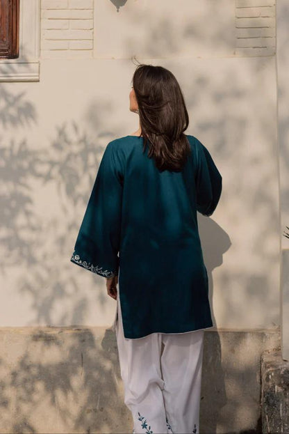 Husn-e-Zar 2-Piece Embroidered Suit