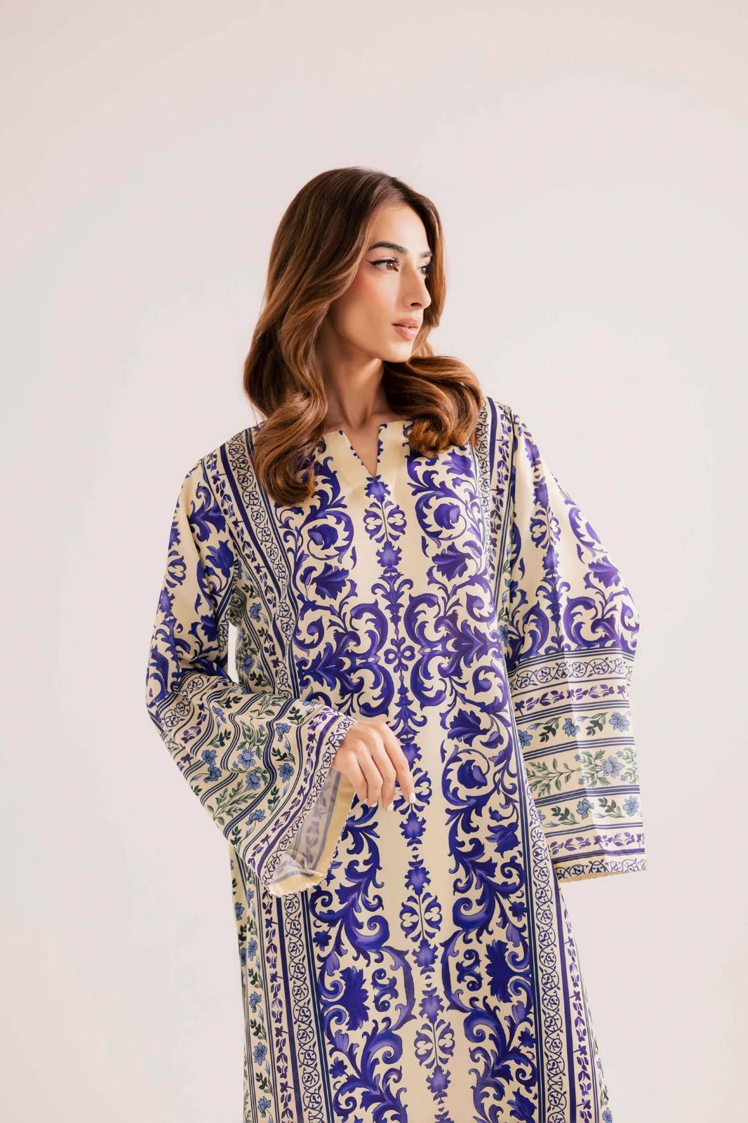 Gul-e-Raaz 2-Piece Kurta & Trouser Set