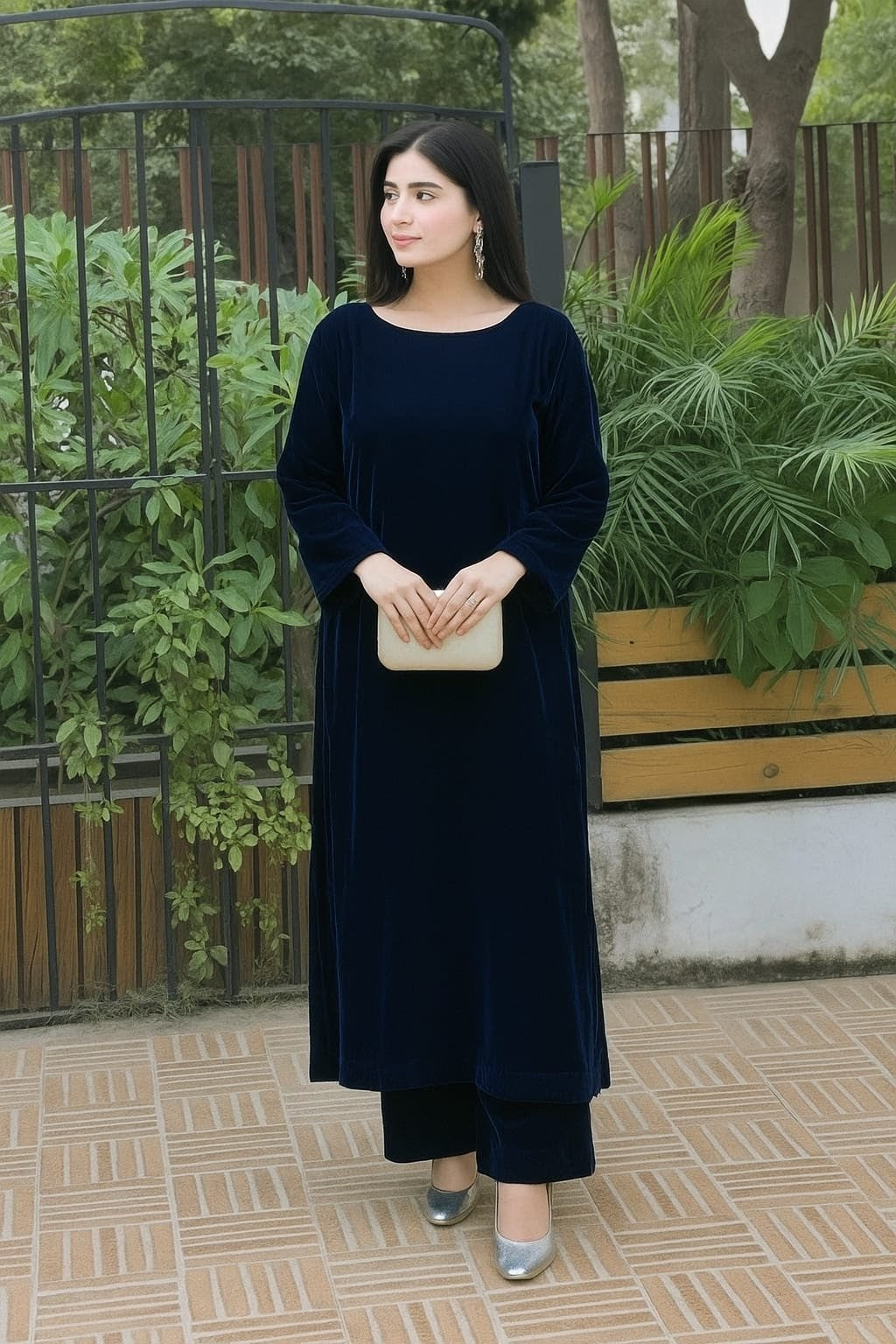 Zeenatkaar 2-Piece Velvet Kurta & Trouser