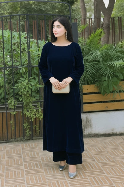 Zeenatkaar 2-Piece Velvet Kurta & Trouser