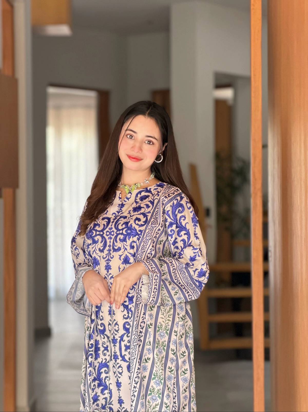 Gul-e-Raaz 2-Piece Kurta & Trouser Set