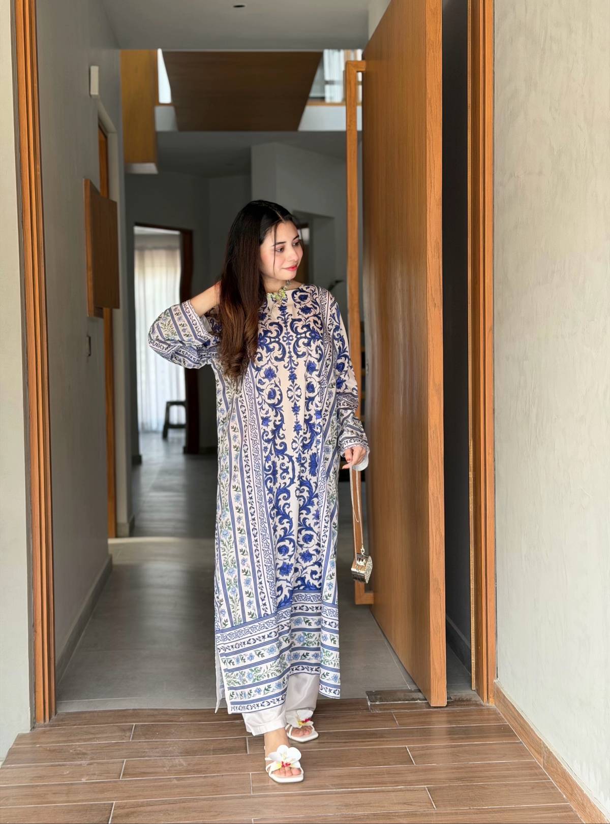 Gul-e-Raaz 2-Piece Kurta & Trouser Set