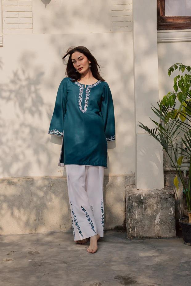 Husn-e-Zar 2-Piece Embroidered Suit