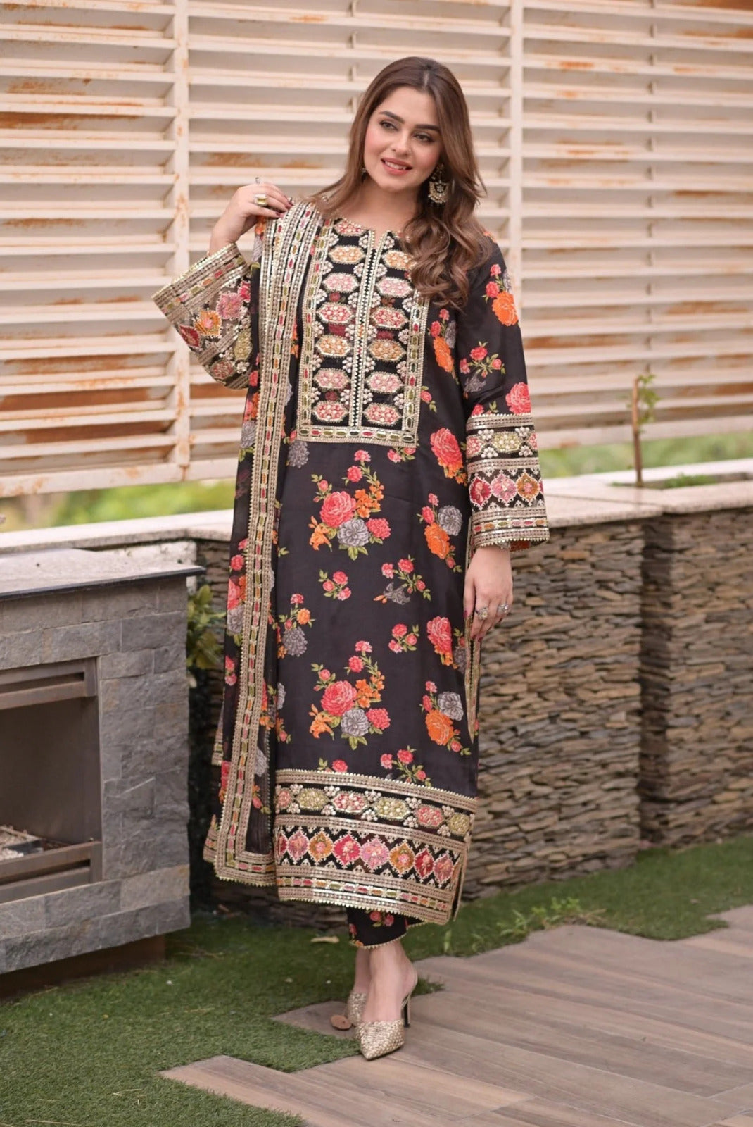 Rangzaar 3-Piece Embroidered Suit