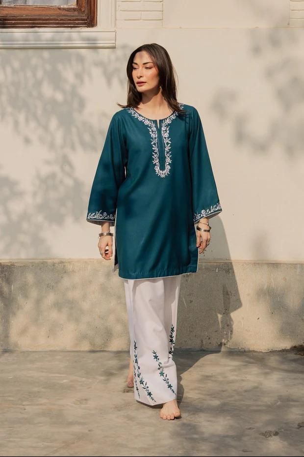 Husn-e-Zar 2-Piece Embroidered Suit