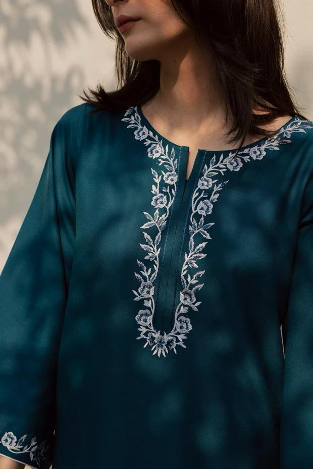 Husn-e-Zar 2-Piece Embroidered Suit