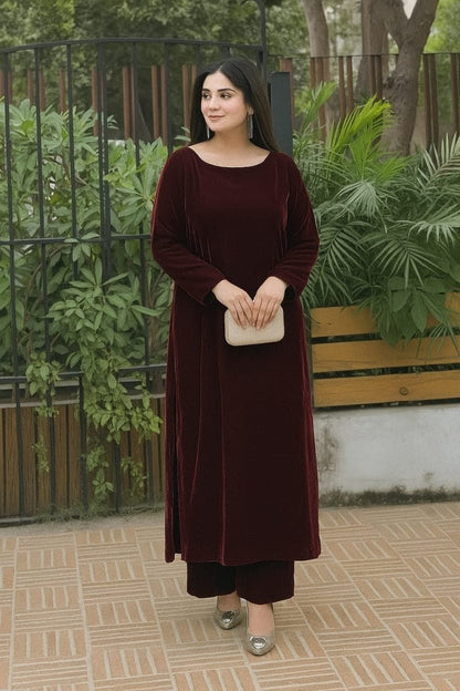 Zeenatkaar 2-Piece Velvet Kurta & Trouser