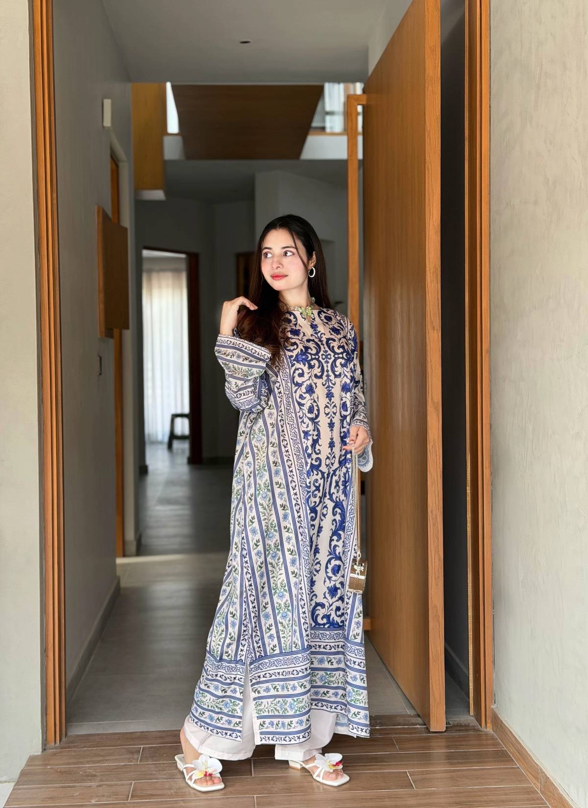 Gul-e-Raaz 2-Piece Kurta & Trouser Set