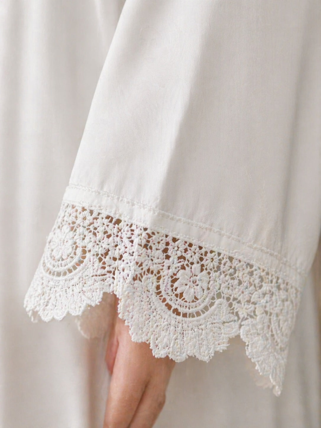 Hoor White Grace Abaya