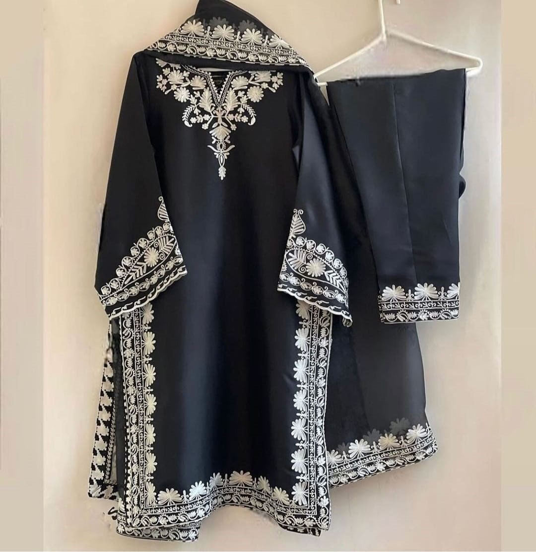 Hoorain 3-Piece Embroidered Suit